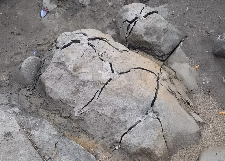 Roca fracturada con cemento expansivo