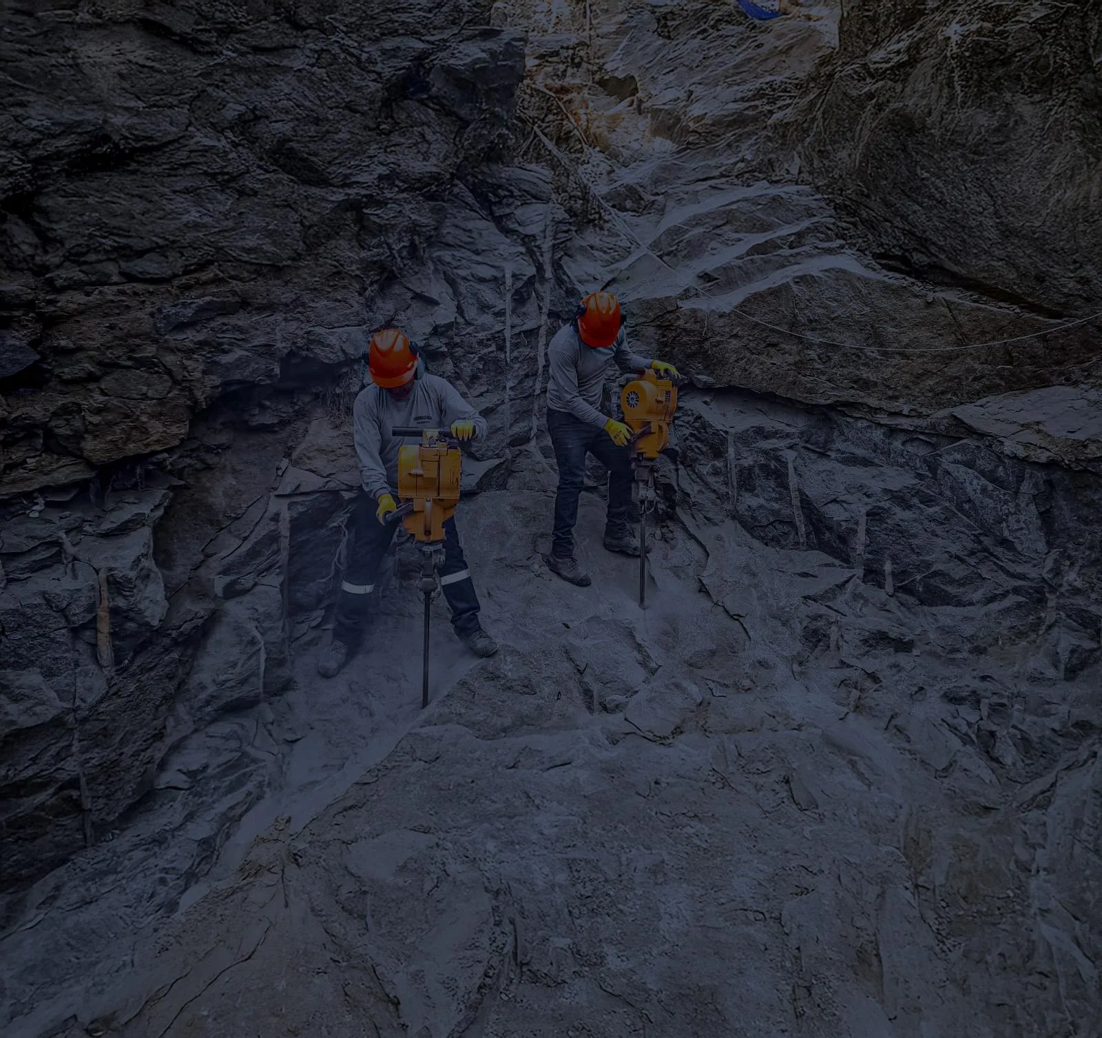 Trabajadores PiedraCrack en obra